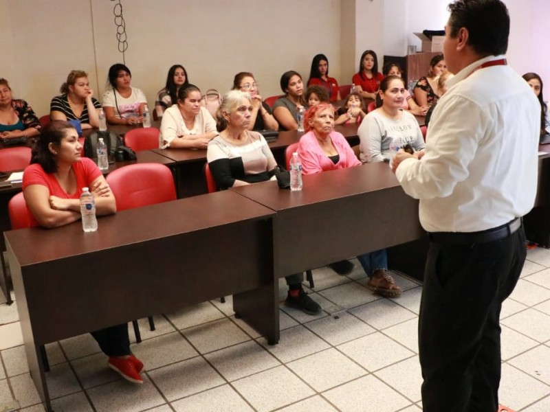 Brindan curso a trabajadoras del hogar