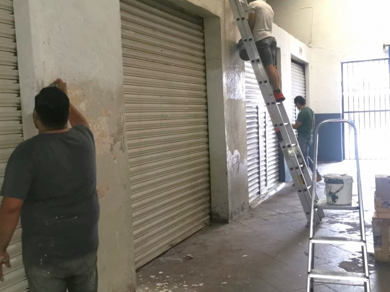 Brindan mantenimiento a los mercados municipales de Zamora
