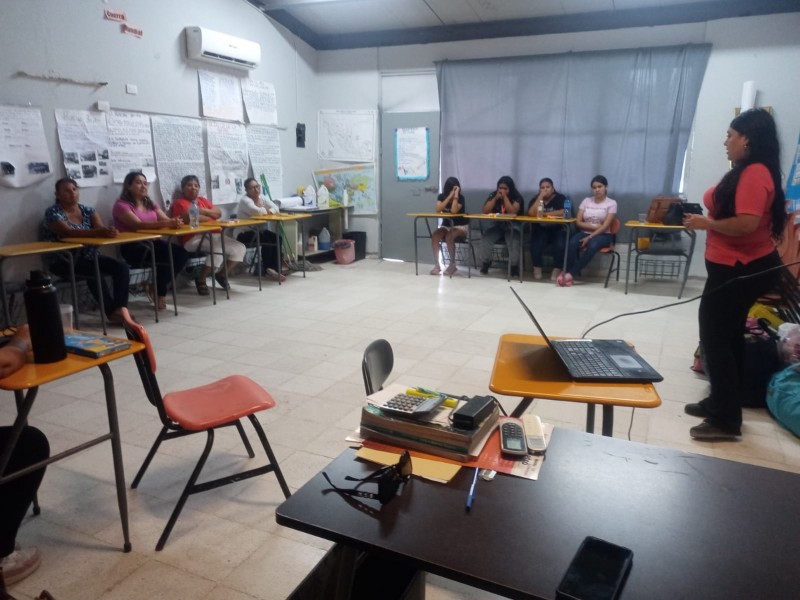 Brindan taller a padres de familia para prevención de violencia