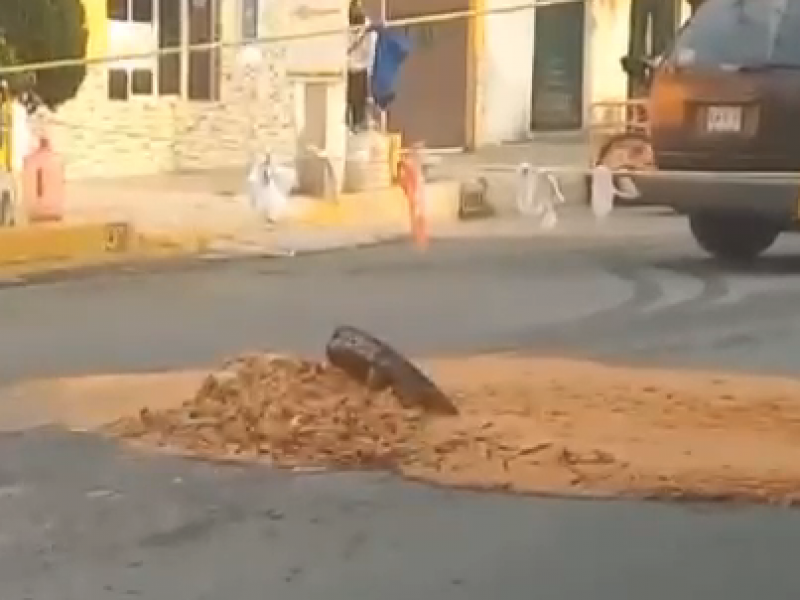 Brota carne de las coladeras de Neza