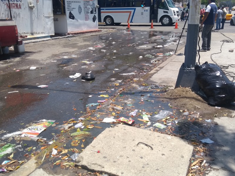 Brote de aguas negras afecta a comerciantes