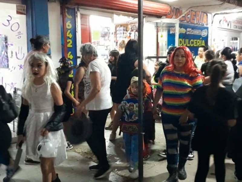 Brujas, héroes y monstruos toman las calles del mayo en Halloween Brujas, héroes y monstruos toman las calles del mayo en Halloween