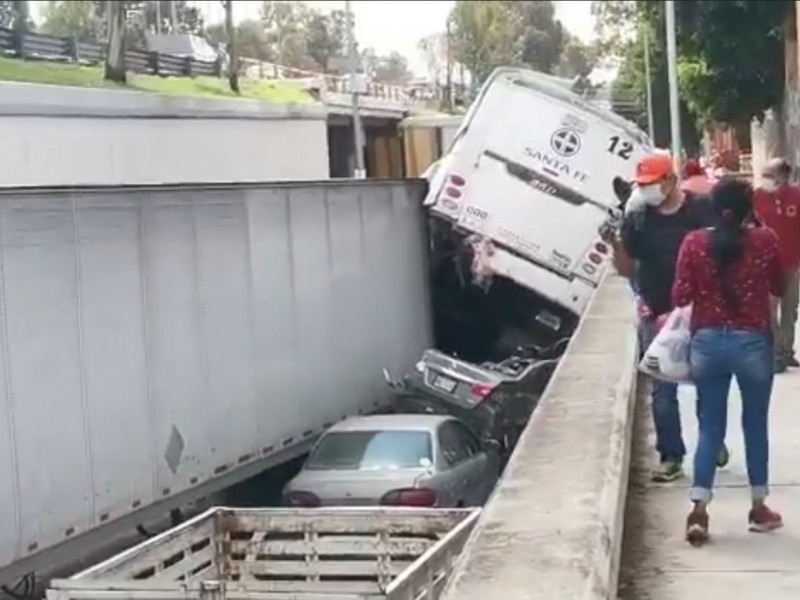 Brutal accidente por tráiler sin frenos colapsó la 57