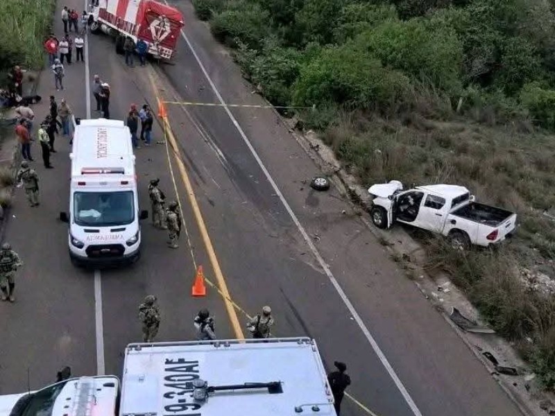 Brutal choque entre camioneta y torton, fallece un menor , Oaxaca
