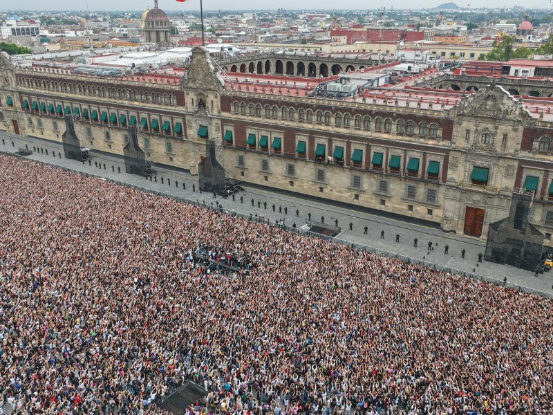 BTS desata euforia en el Zócalo durante visita a Palacio Nacional