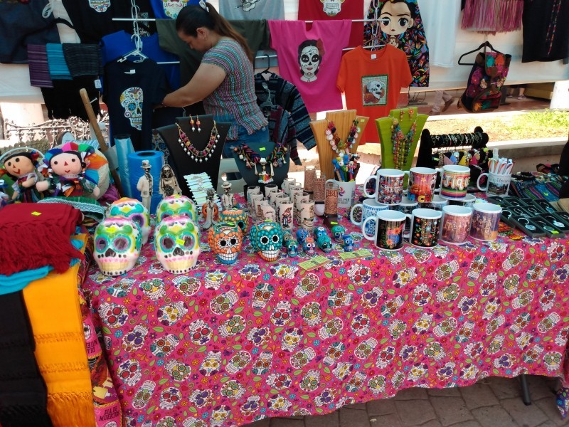 Buenas ventas esperan artesanos jiquilpenses para último día de festival