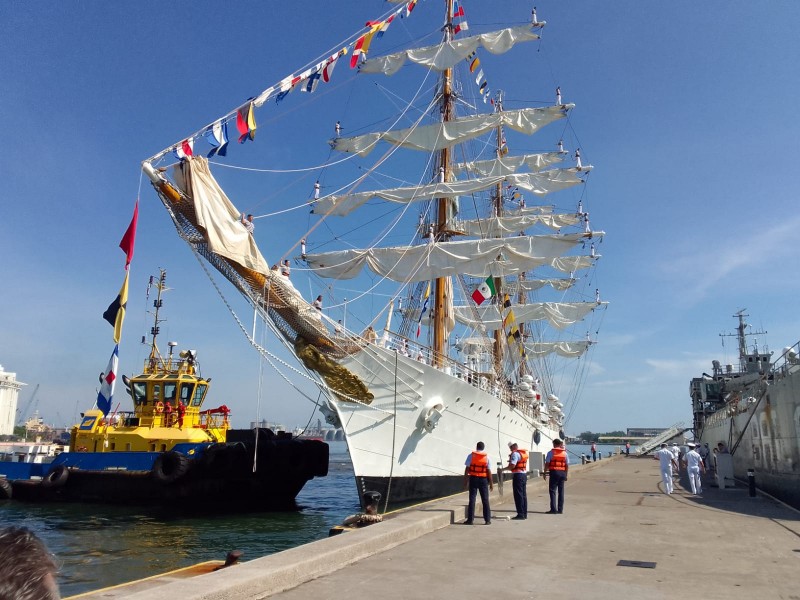 Atraca buque de la Armada de Argentina en Veracruz