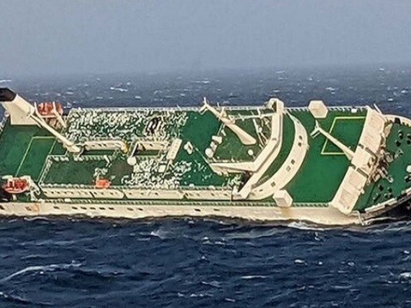 Buque de carga se hunde en las costas de Irán