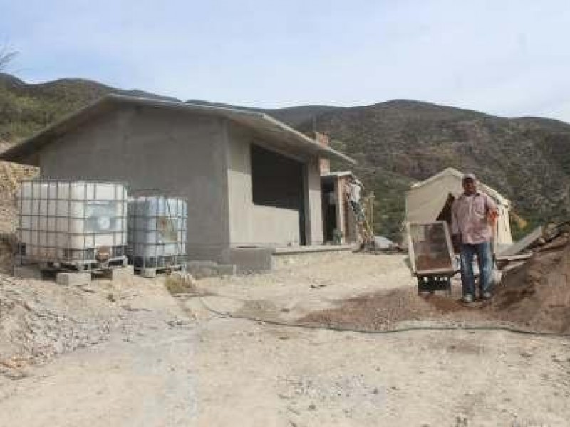 Buscan abatir la pobreza con obras de mejoramiento de vivienda