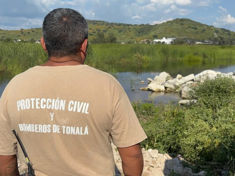 Buscan a cocodrilo en una presa de Tonalá