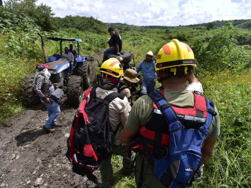 Buscan a jinete arrastrado por la corriente de río en Zapotlanejo