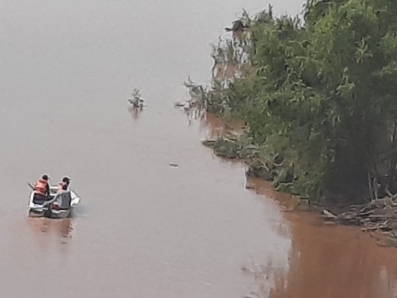 Buscan a joven desaparecido en el río Acaponeta