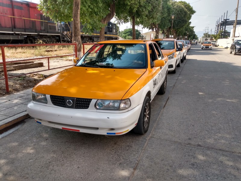 Buscan acuerdos para regularizar taxis en Ixtepec