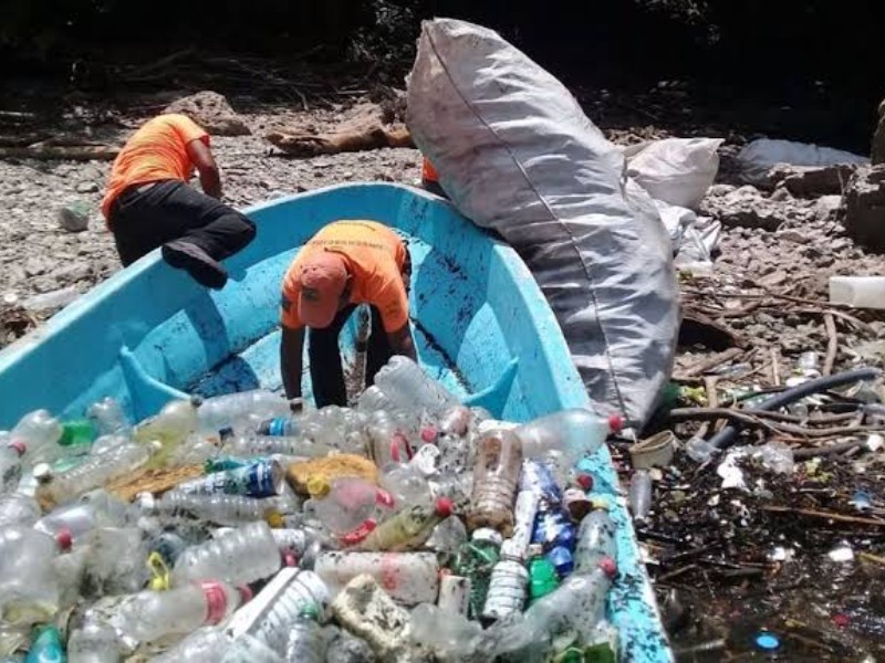 Buscan eliminar el plástico de las aguas del Cañón del Sumidero