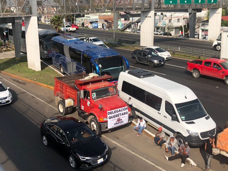Buscan evitar paro de transportistas el 5 de febrero