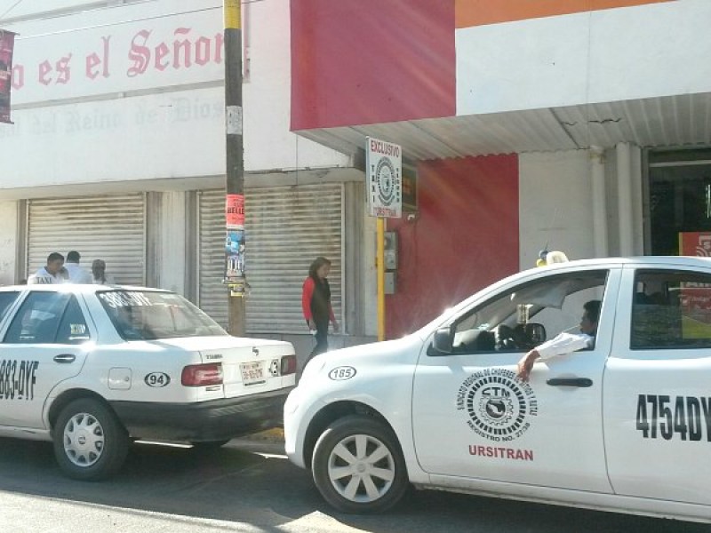 Buscan evitar que taxistas contaminen con 