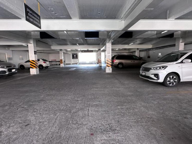 Buscan incrementar costo de estacionamientos en Centro Histórico