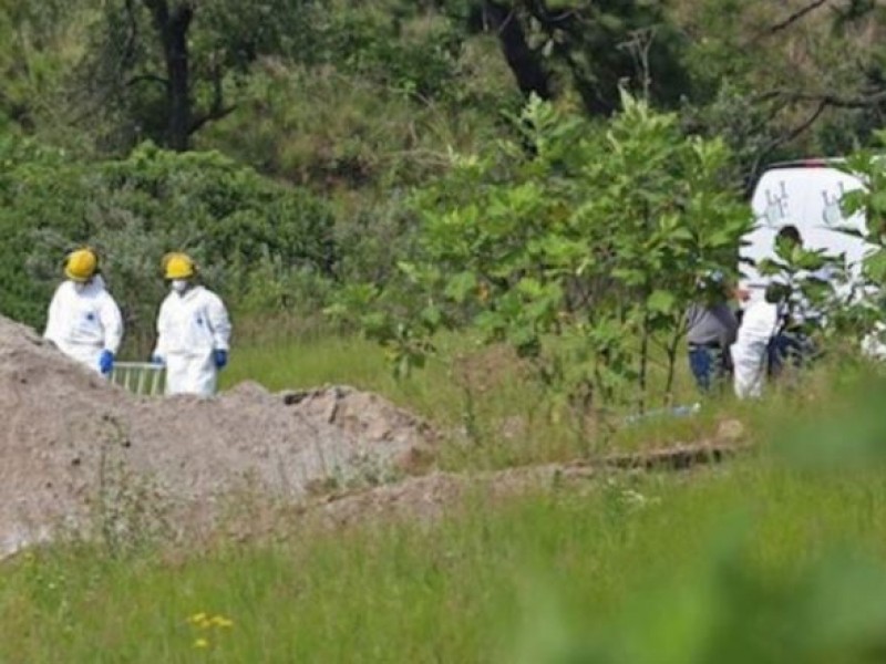 Buscan más cuerpos en fosa de La Primavera