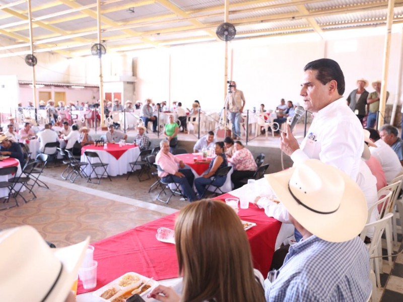 Buscan Michoacán y Tepic mejorar educación y ganadería