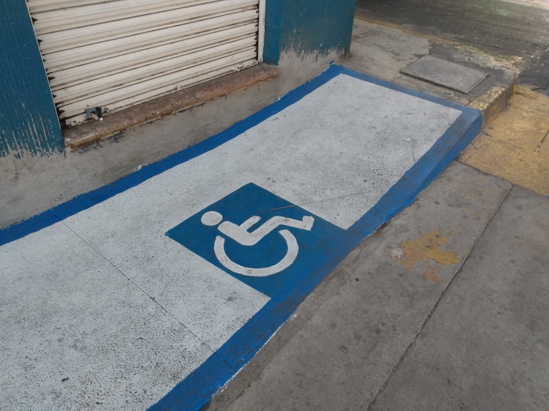Buscan mitigar rezago de infraestructura urbana para personas con discapacidad.