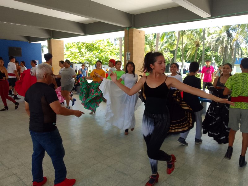 Buscan preservar danzas tradicionales en Congreso Nacional de Danza