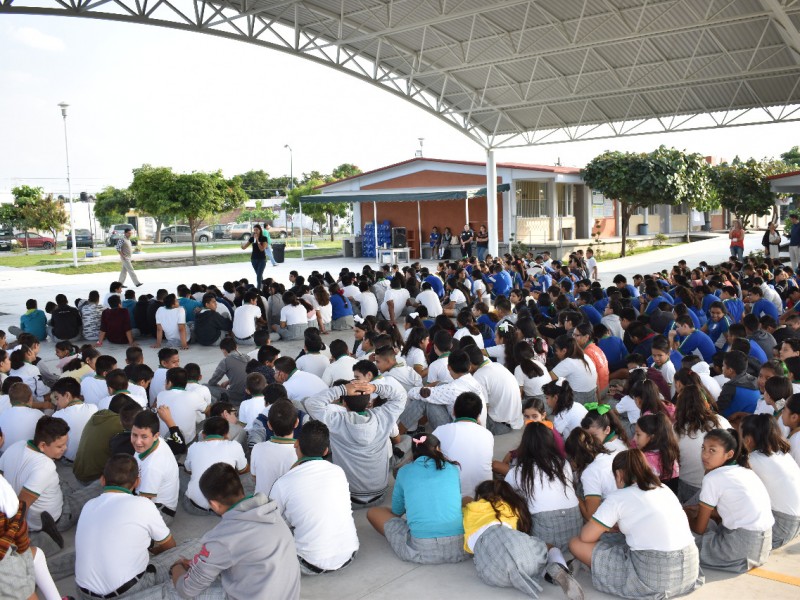 Buscan prevenir violencia y adicciones en escuelas