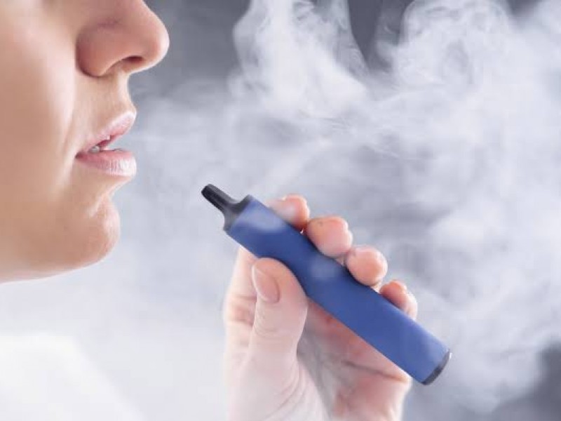 Buscan prohibir vapeadores y cigarrillos electrónicos