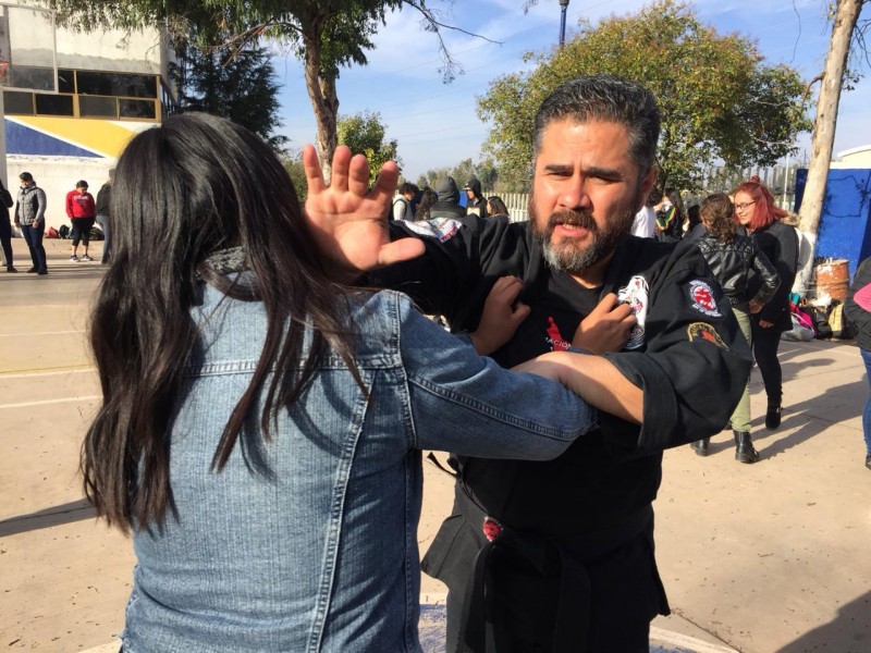 Buscan proteger a estudiantes universitarias impartiéndoles defensa personal