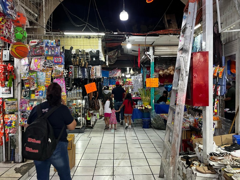 Buscan regular el comercio informal