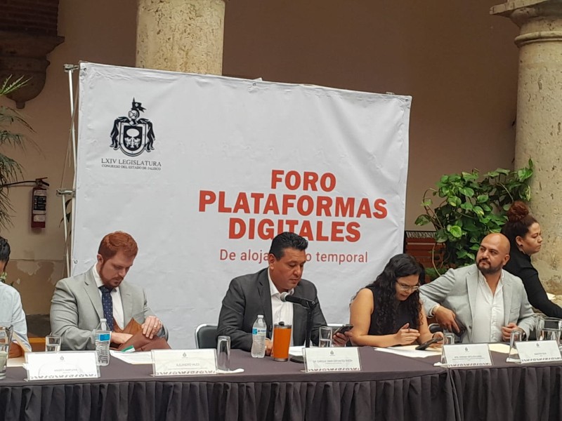 Buscan regular plataformas de alojamiento