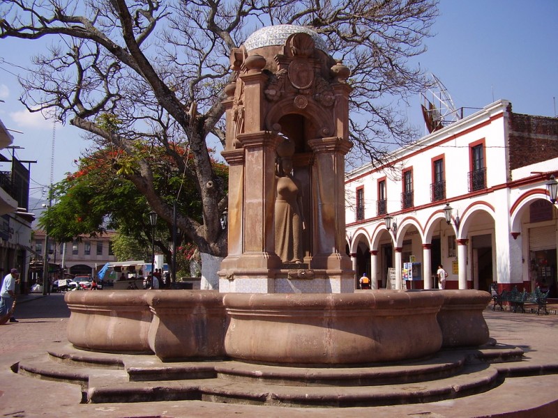 Buscan reparar fuente de la aguadora de Jiquilpan