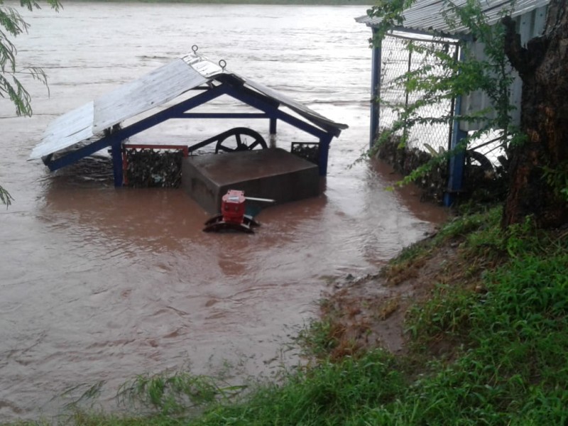 Buscan restablecer servicio de agua potable.