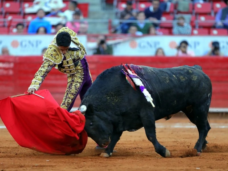 Buscan restringir acceso de menores a corridas de toros