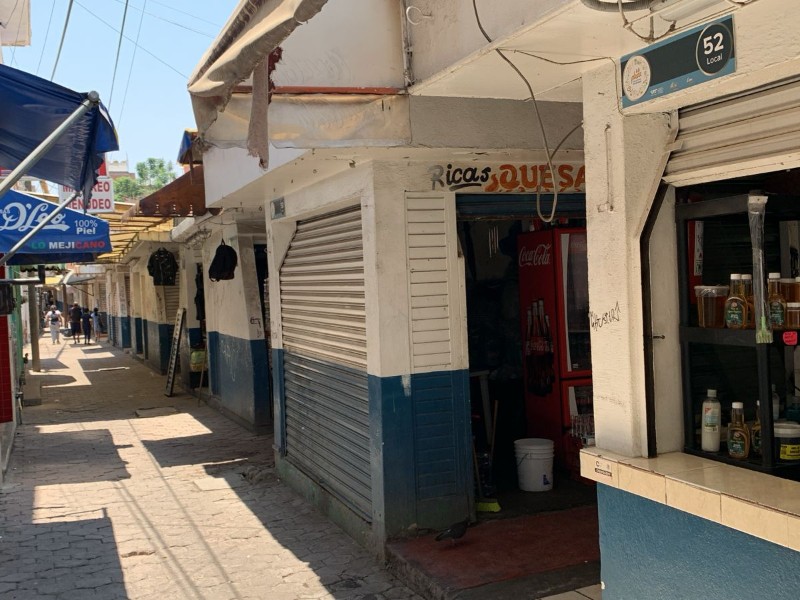 Buscan revocar títulos de concesión a locatarios del Práxedis