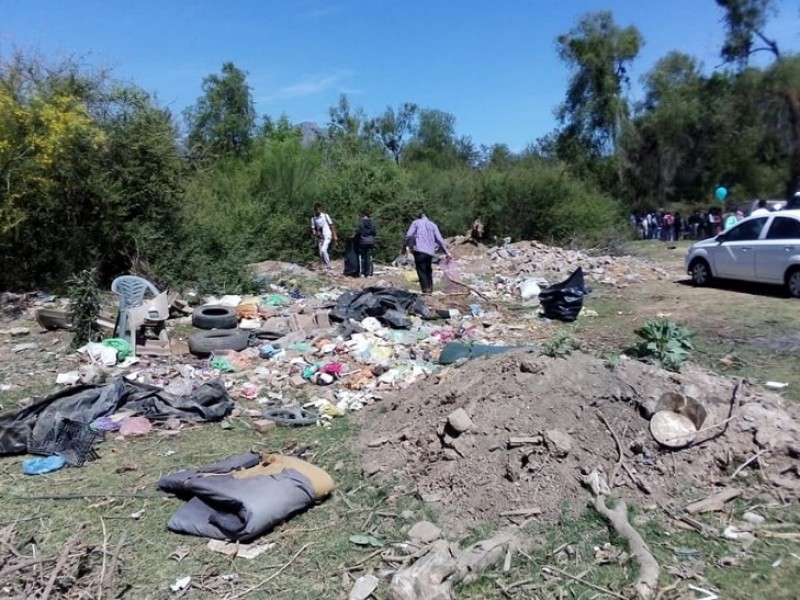 📹Buscan se sancione a quien tire basura