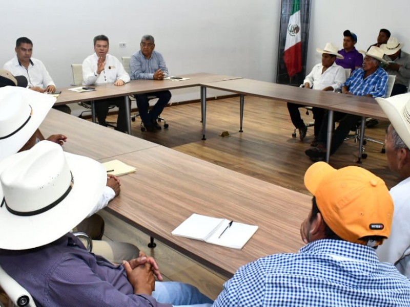 Buscan solución a conflicto agrario