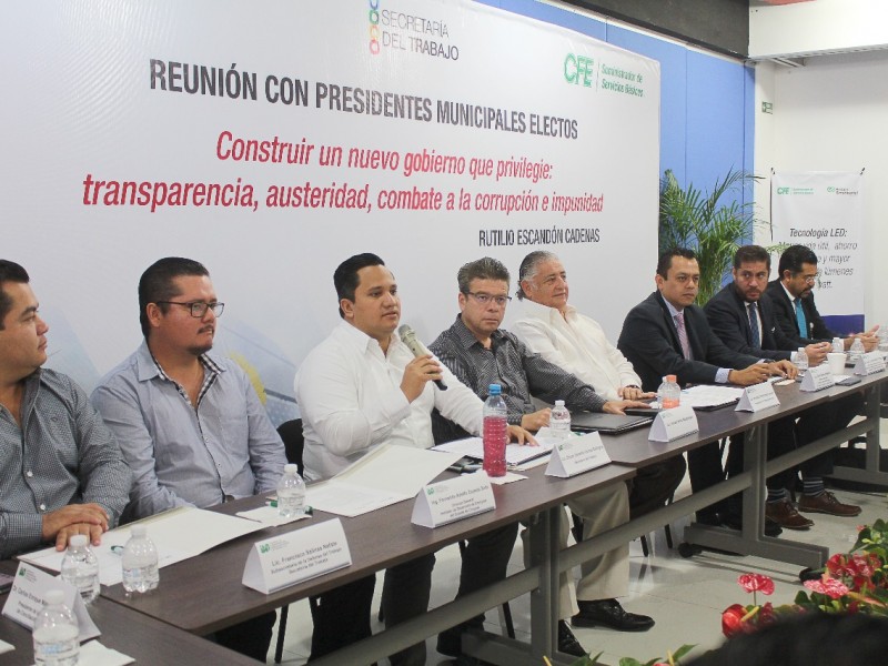 Buscan solución con adeudos a CFE