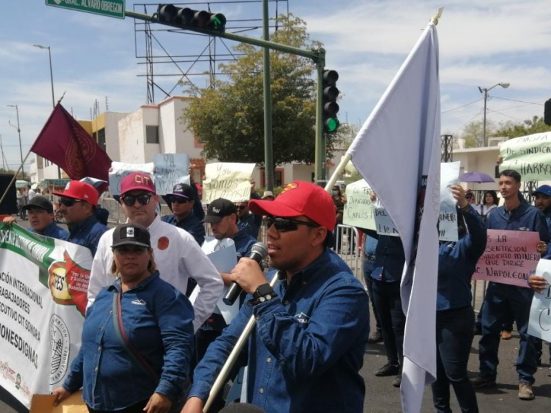 Buscan soluciones para huelga de mineros en Caborca