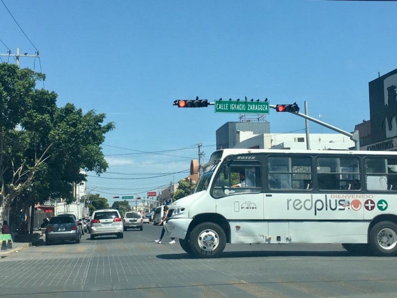 Cada vez más ciudadanos usan cubre bocas en transporte público