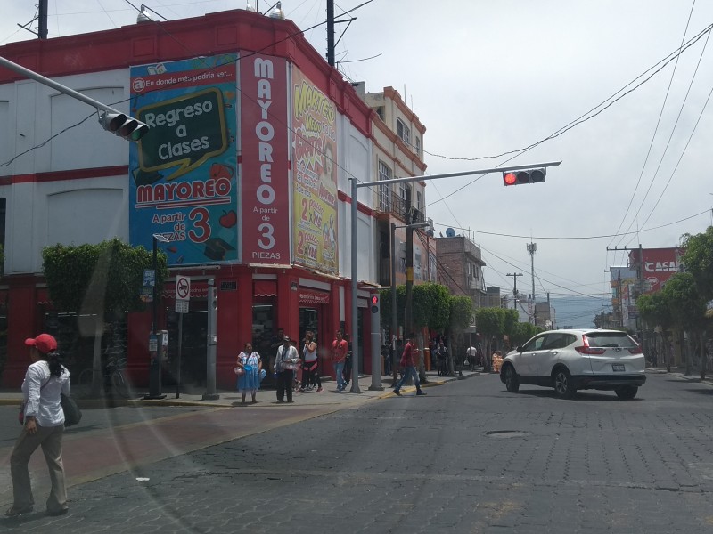 Cadenas comerciales afectan comercio local