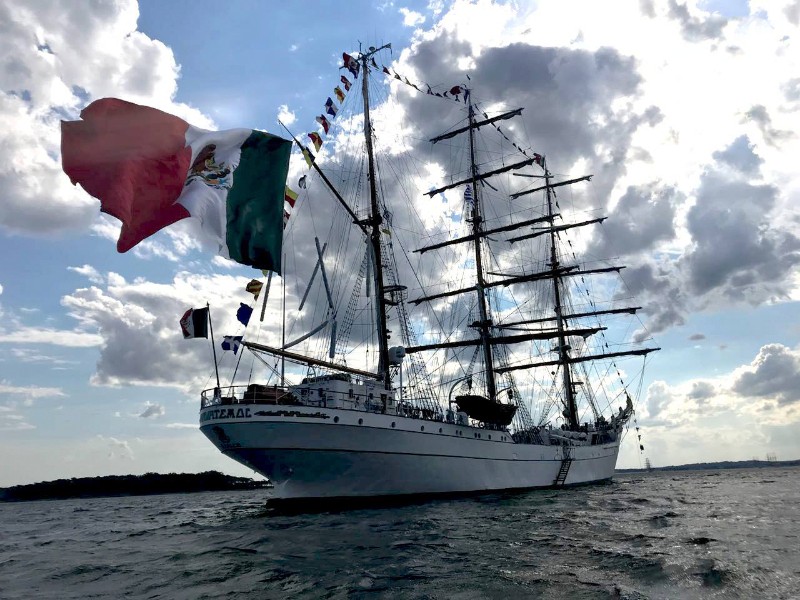 Cadetes navales salen de Veracruz para incorporarse al Buque Cuauhtémoc
