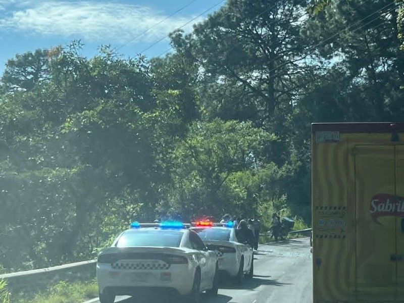 Cae autobús a barranco en Huauchinango, Puebla; reportan decenas de heridos