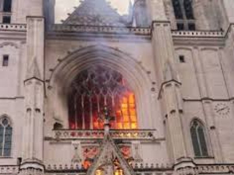Cae autor confeso incendio catedral de Nantes