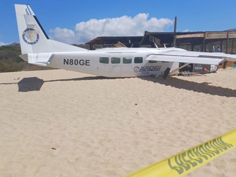 Cae avioneta en playa Bacocho de Puerto Escondido