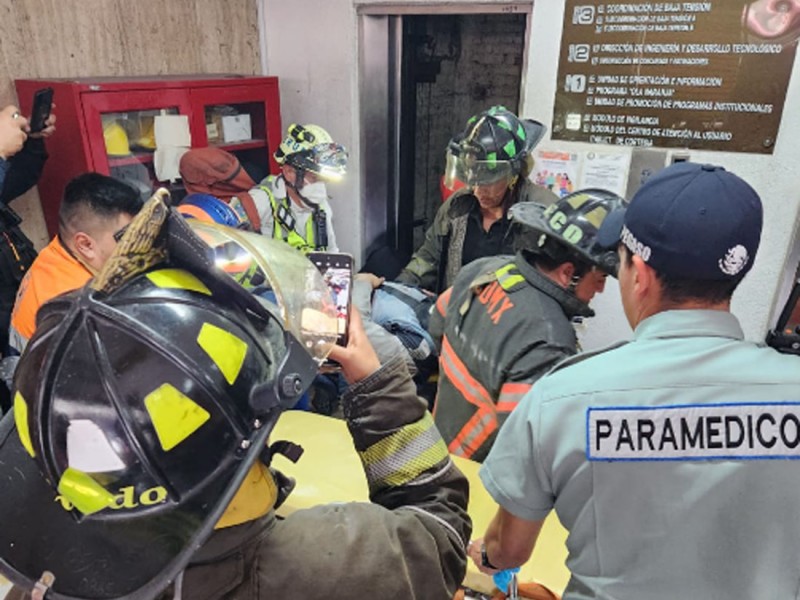 Cae elevador 6 metros, oficinas Metro: 1 lesionado