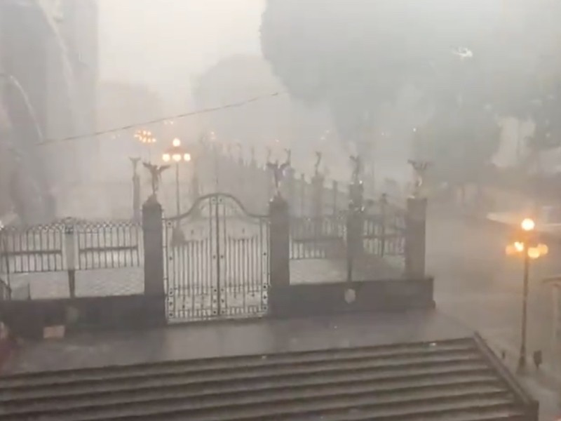 Cae fuerte lluvia en Puebla