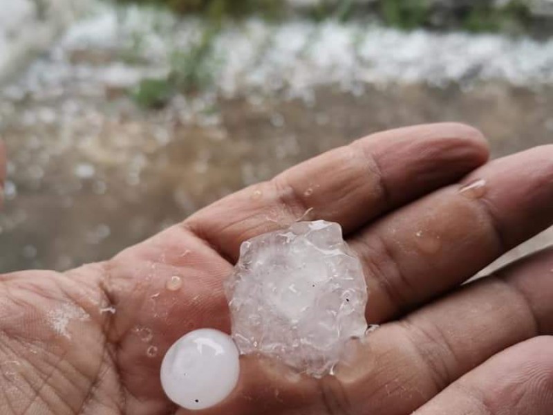 Cae tormenta sobre Tepic-Xalisco; habitantes reportan granizo de gran tamaño