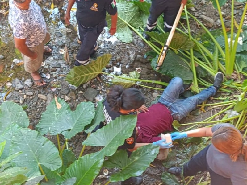 Cae hombre desde cuatro metros de altura en Zihuatanejo