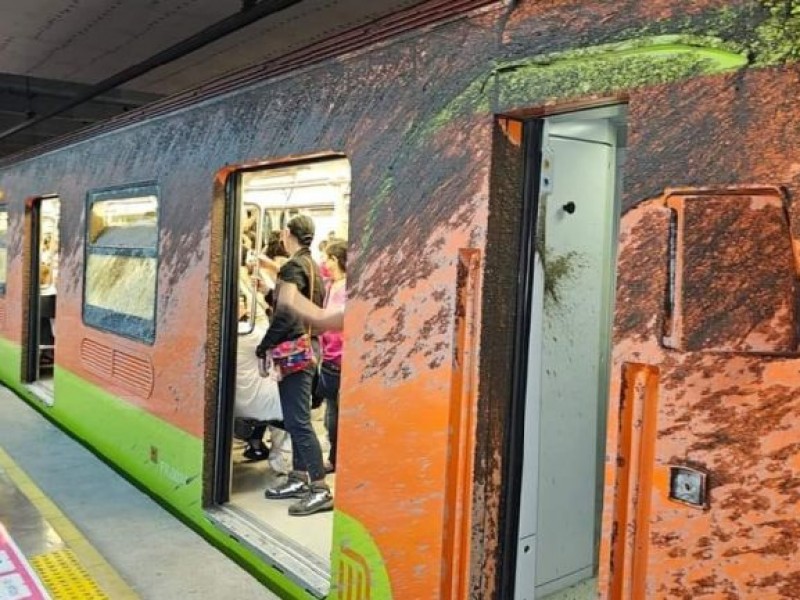 Cae lodo a un tren en Línea 12 del Metro-CDMX