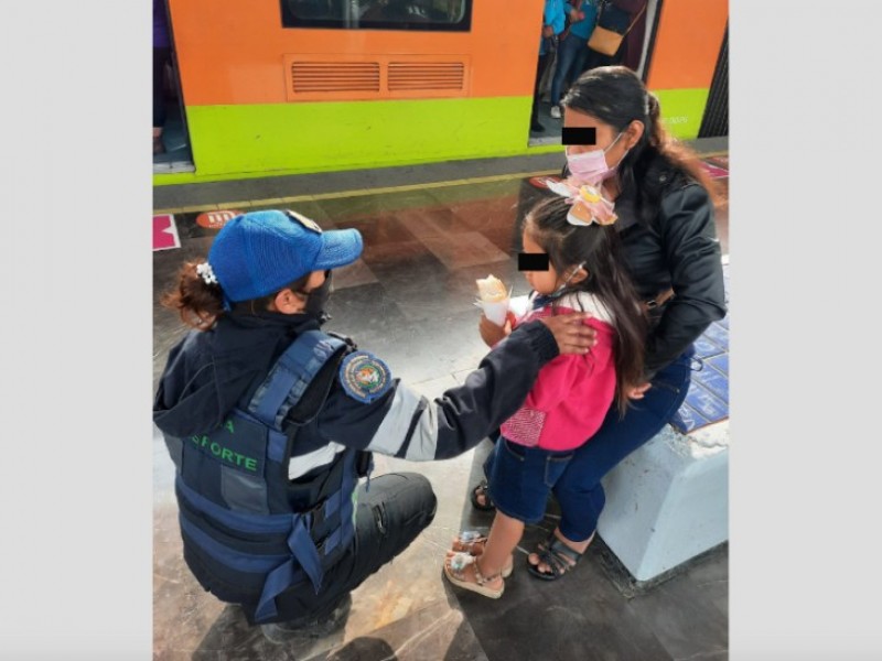 Cae niña de cuatro años a las vías del Metro